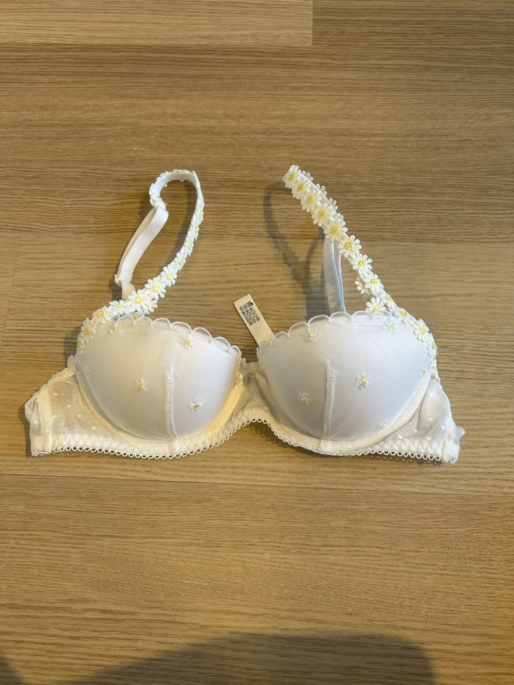 PINK Victoria's Secret White Daisy Embroidered Push-Up Bra